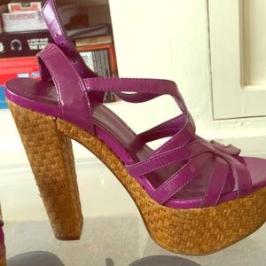Jessica Simpson ultra violet size 6
